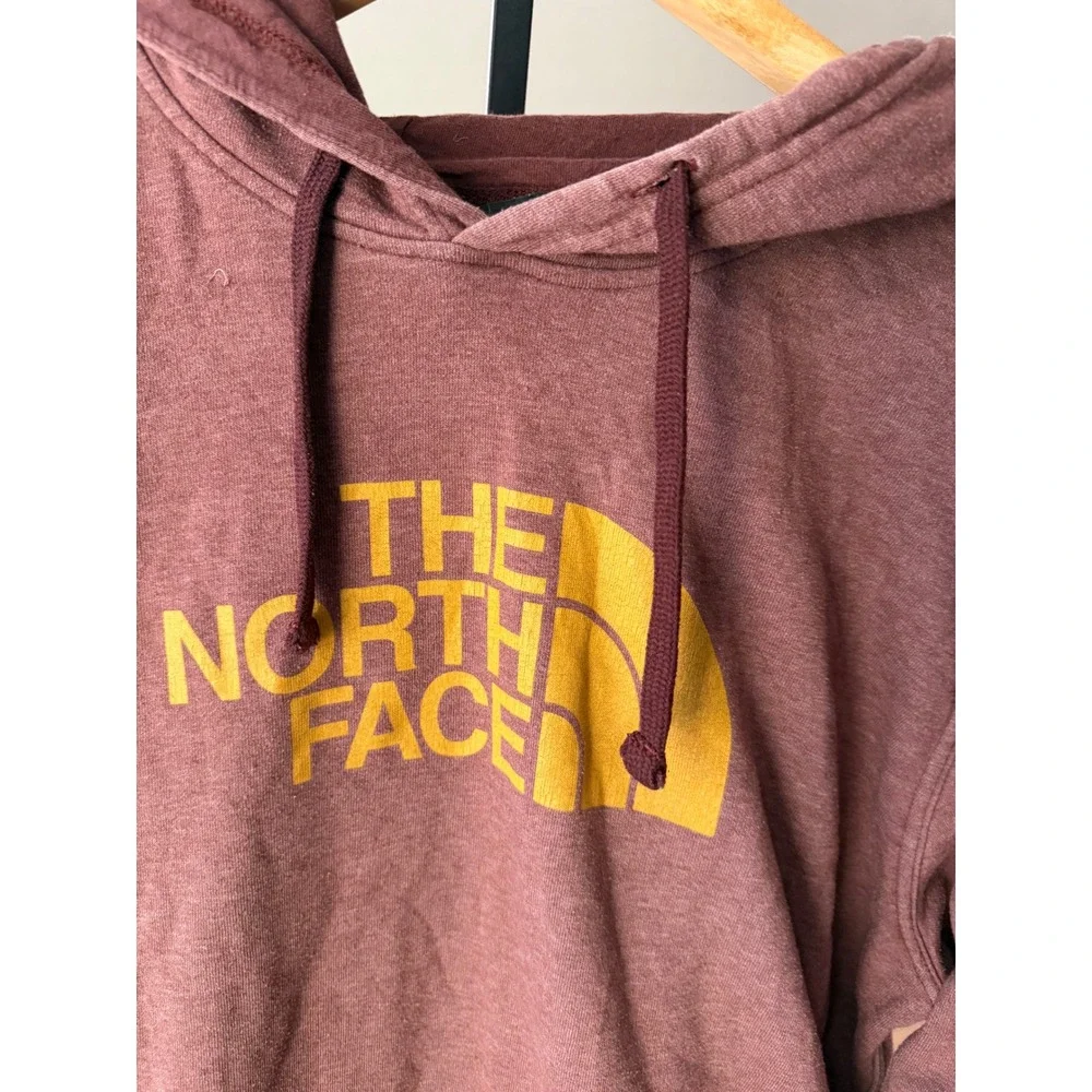The North Face Mens XL Half Dome Pullover Hoodie Maroon Burgundy Yellow Logo‎